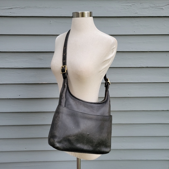 Coach Handbags - Vintage Coach 9058 Hobo Black Glovetanned Leather Zip Shoulder Bag‎ Daypack